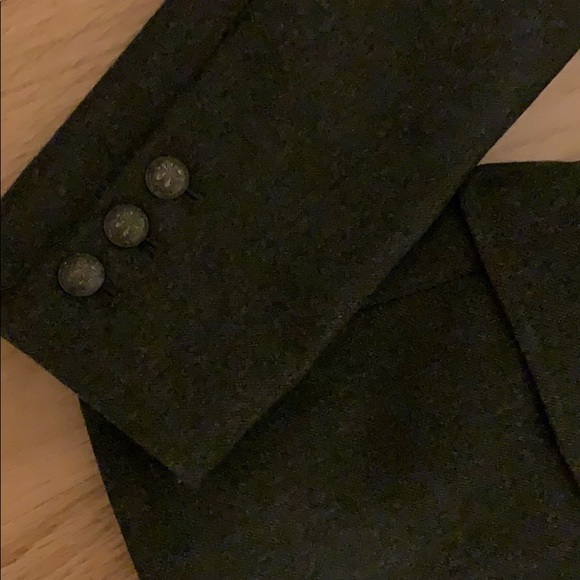 Vineyard vines suit jacket pockets & anchor button - Picture 5 of 16